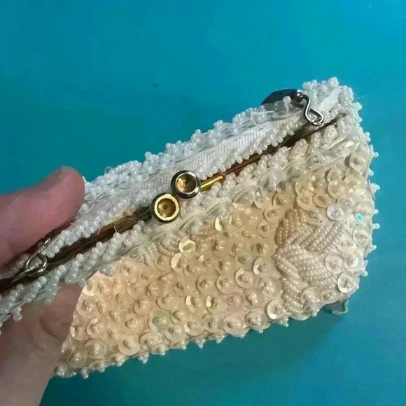 Du-Val Hand Beaded Evening Bag - Brides Bag - Cruise Wear - Made in Hong Kong - Picture 3 of 7